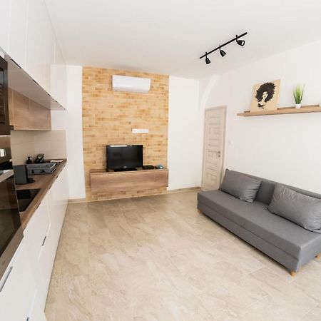 Winestone Corner Apartment Дебрецен Екстериор снимка