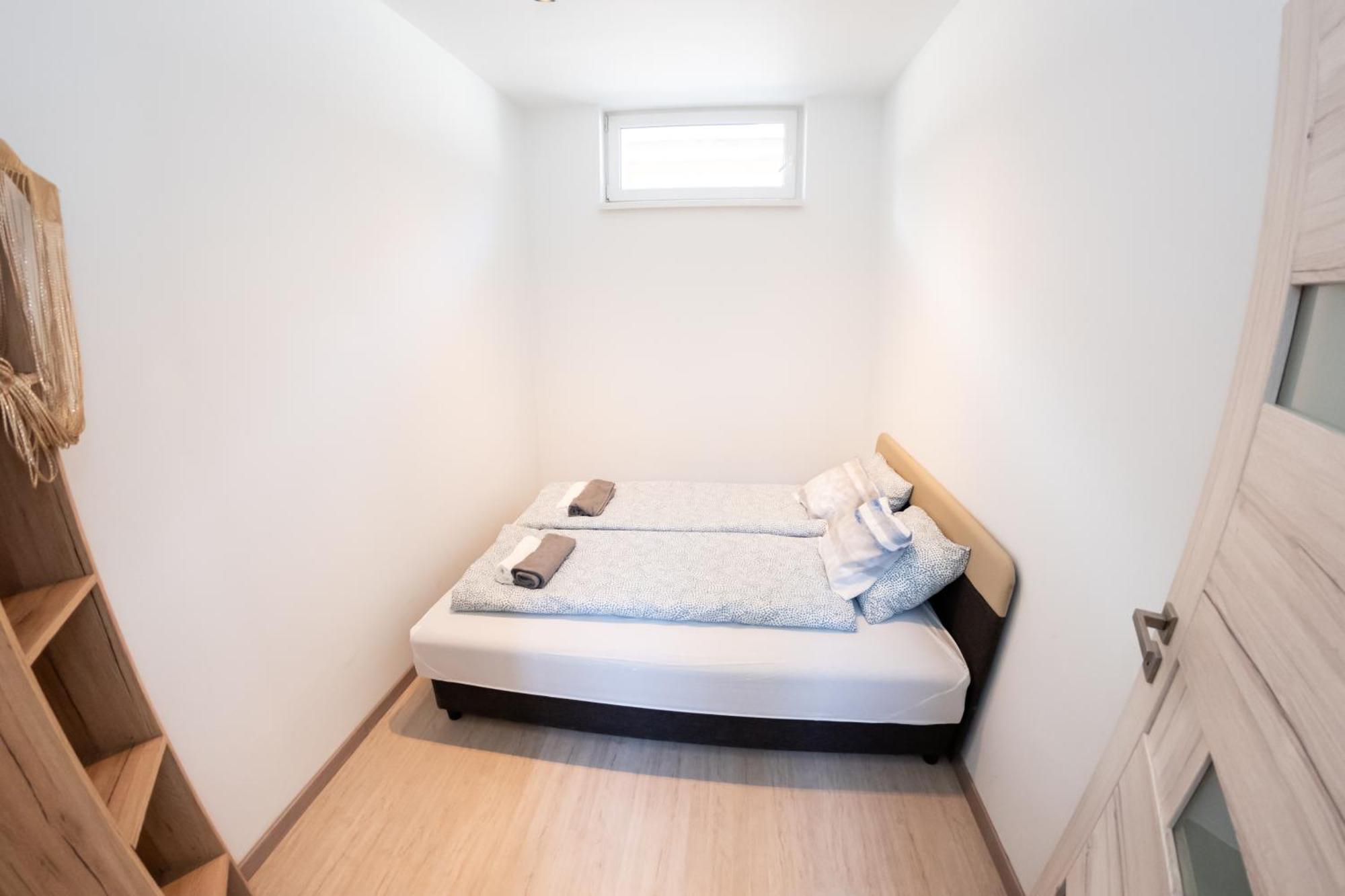Winestone Corner Apartment Дебрецен Екстериор снимка