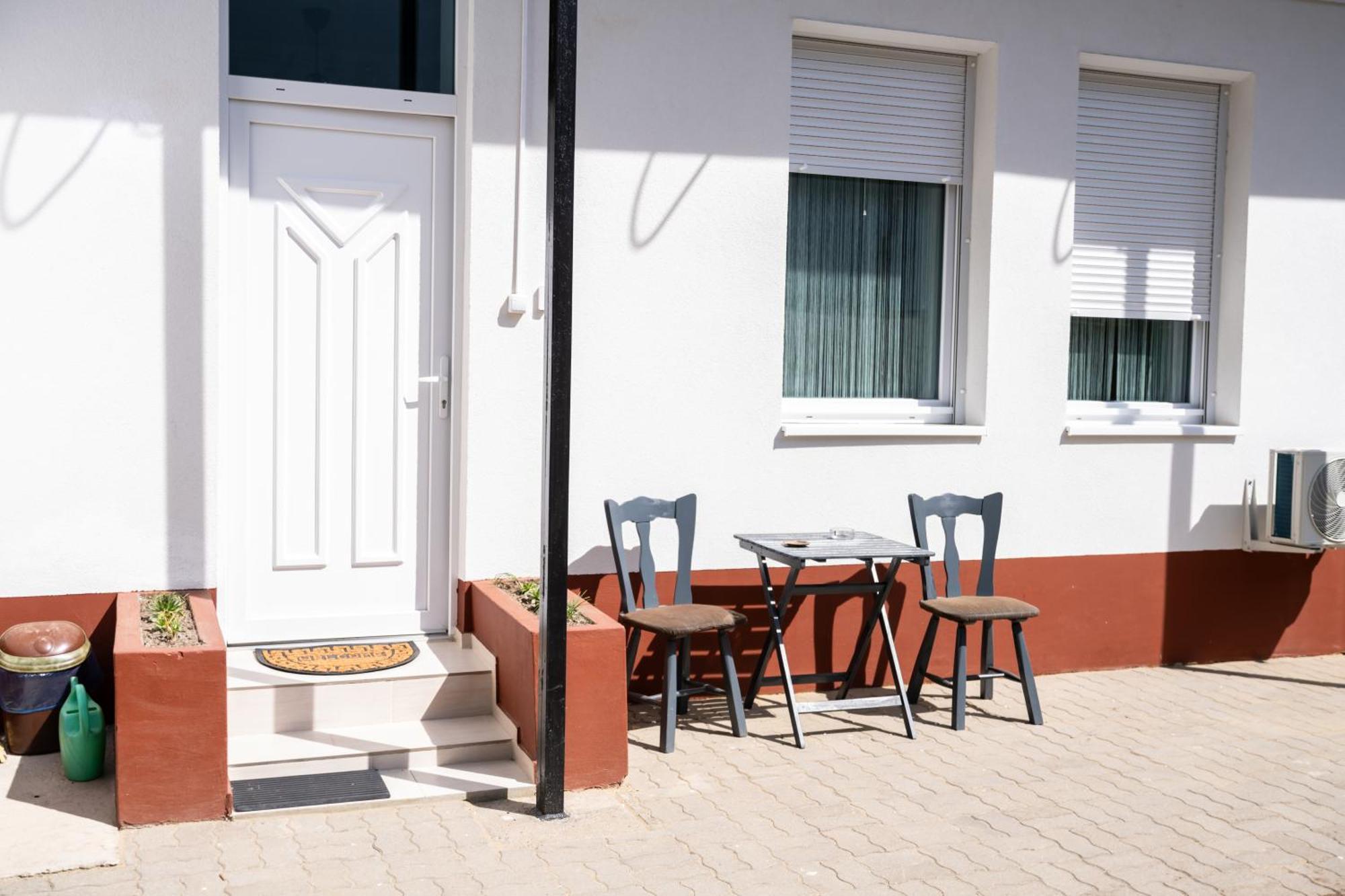 Winestone Corner Apartment Дебрецен Екстериор снимка