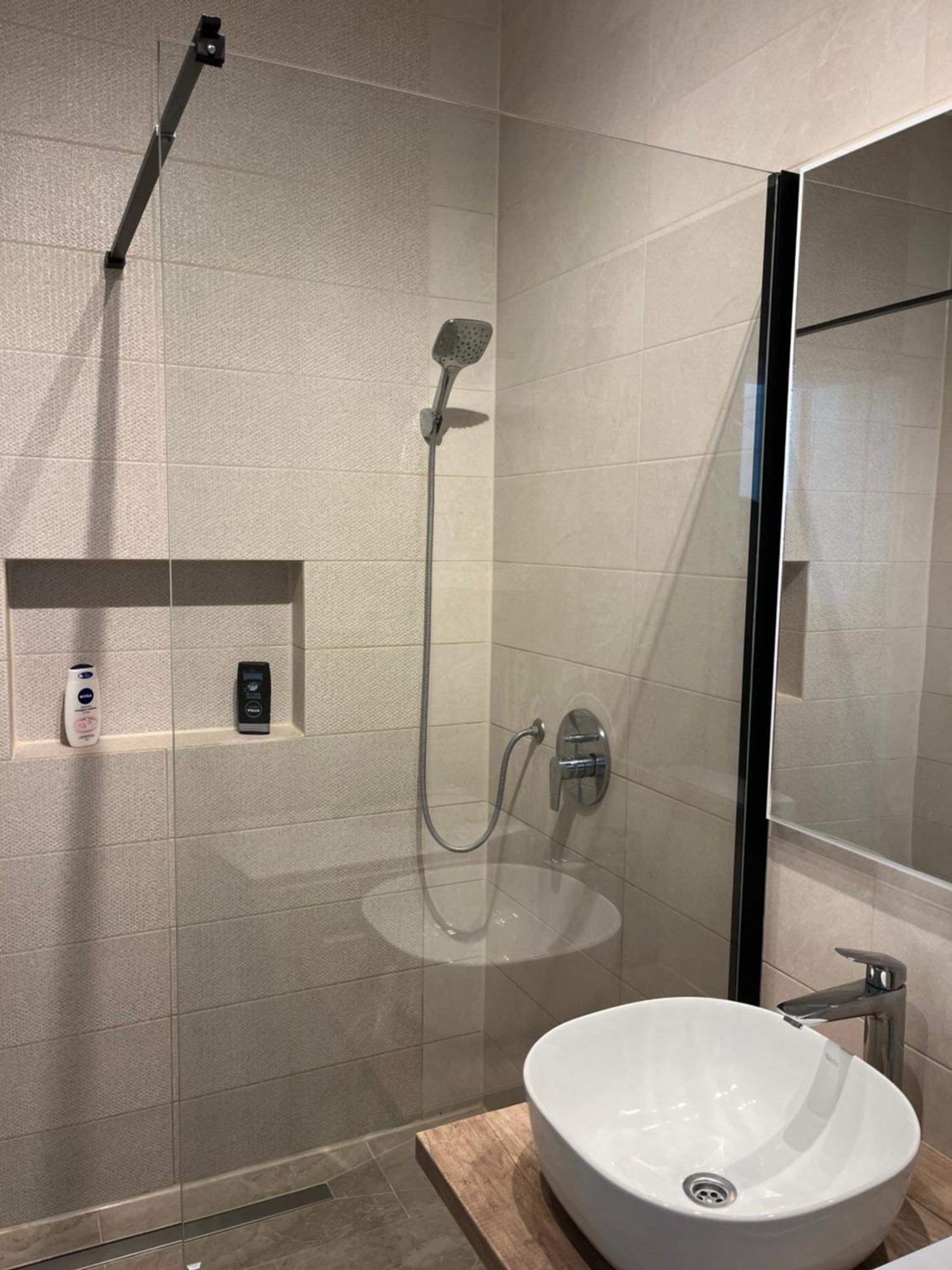 Winestone Corner Apartment Дебрецен Екстериор снимка