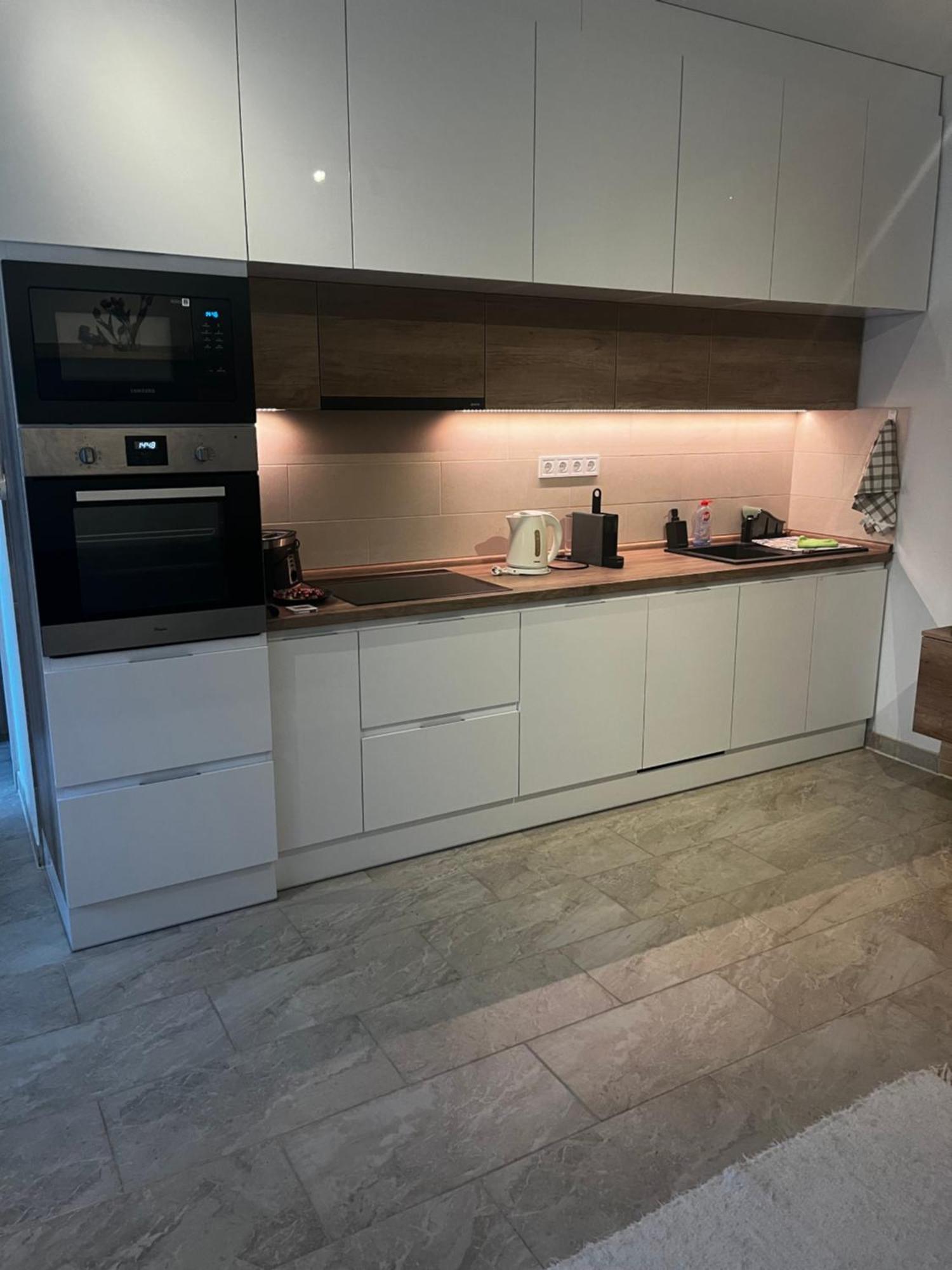 Winestone Corner Apartment Дебрецен Екстериор снимка